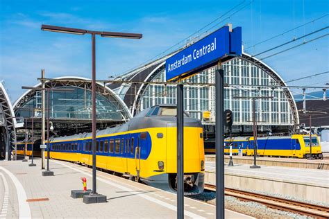 Train from Schiphol to Paris .